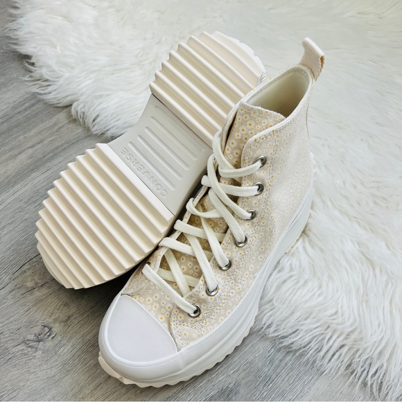 NWT Converse Run Star Hike Platform Daisy Women’s Shoes - Picture 3 of 8
